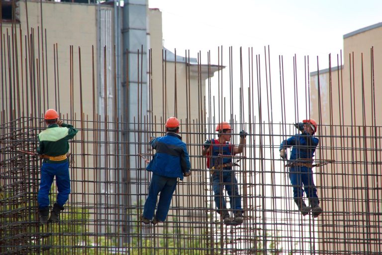 steel-workers-1029665_1280 (1)